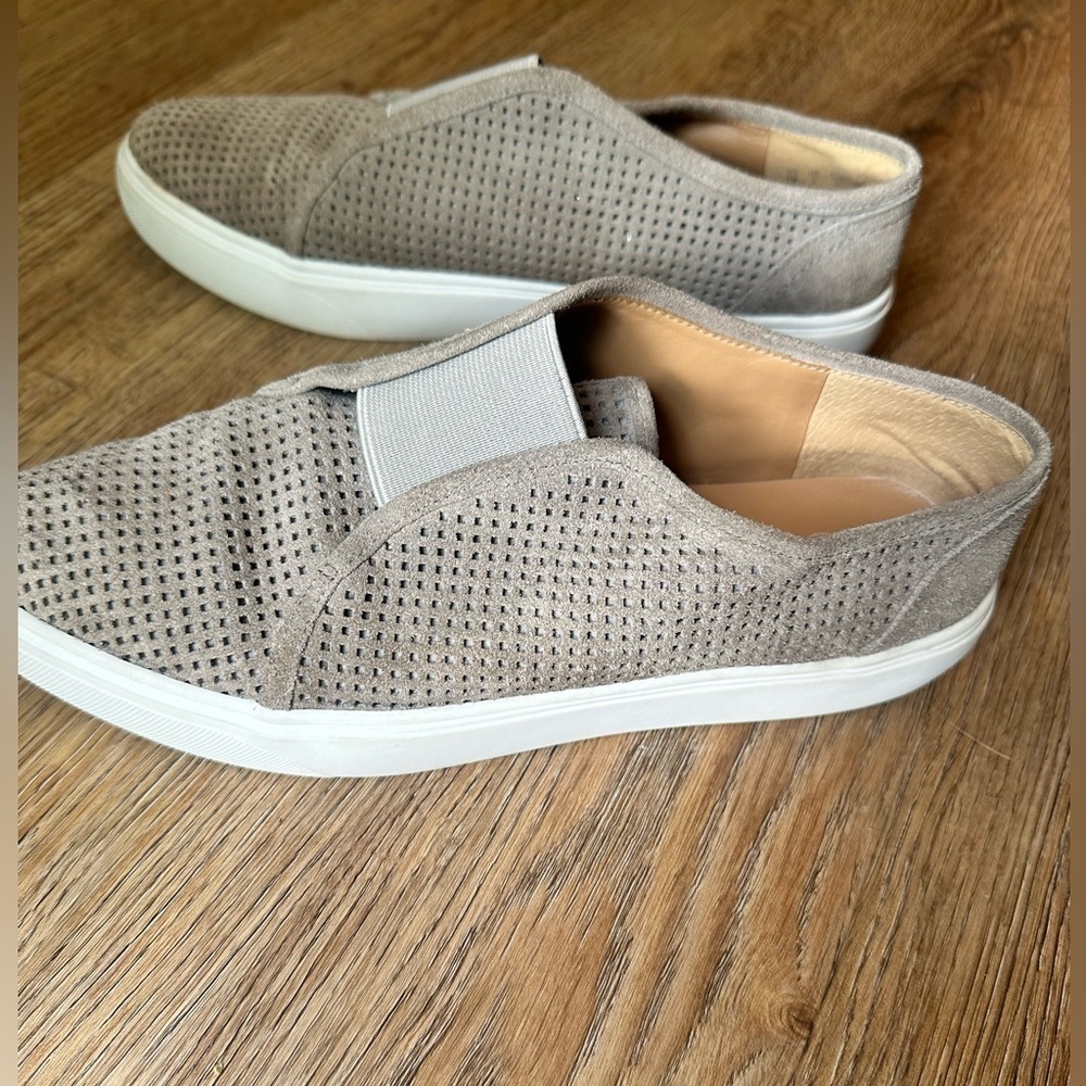 Franco Sarto grey suede slip on shoes, size 7 - Picture 4 of 8